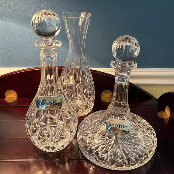 A 6 piece set of silver coated metal, liquor tags with matching chains. New! - Picture 2 of 5